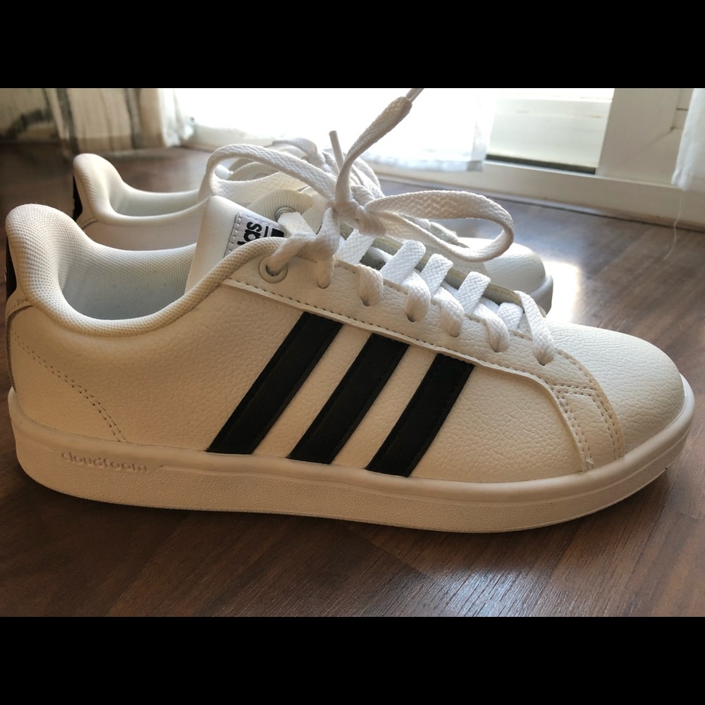 Size 7 Adidasneo